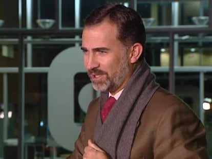 Don Felipe de Borbón visitó anoche al Rey en el Hospital Quirón, poco antes de trasladarse al aeropuerto donde tenía previsto tomar un avión a Brasil. El vuelo fue cancelado esta madrugada por una avería