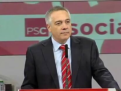 Navarro acusa a Esquerra e Iniciativa de avalar con la consulta los recortes de Mas