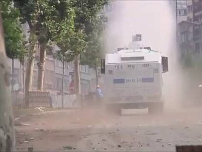 Interior encarga un camión que lanzará chorros de agua contra los manifestantes