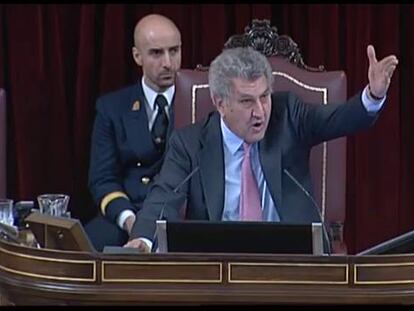 Las interrupciones de los diputados sacan de sus casillas al presidente del Congreso.