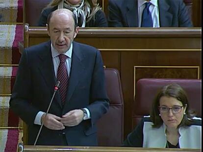 Rubalcaba impulsará la reforma constitucional tras hablar con Rajoy