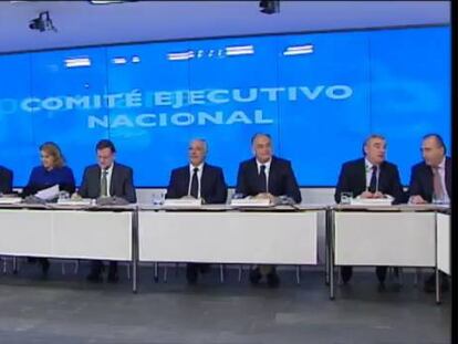 Los barones del PP recrudecen la batalla interna por la ley del aborto