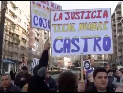 Manifestantes: “Cristina, ¿por qué no noos haces un talón?”