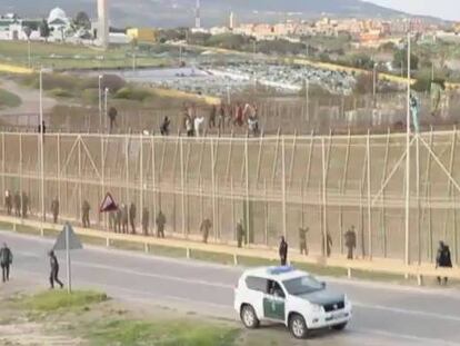 Interior asume que la policía marroquí entre en España a llevarse inmigrantes