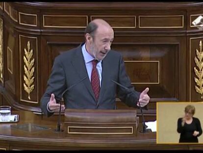 Rubalcaba pide reformar la Constitución para que Cataluña y España sigan unidas