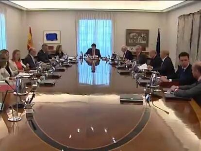 Rajoy sugiere a quien quiere República que intente cambiar la Constitución