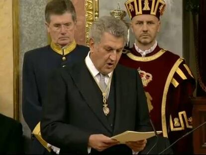 El presidente de las Cortes agradece el trabajo de don Juan Carlos I y doña Sofía