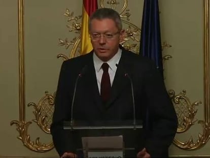 Rajoy deja caer al ministro Gallardón en busca del centro político