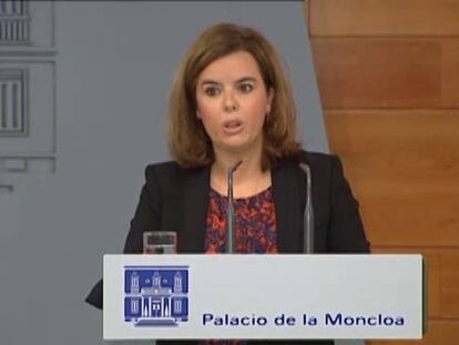 Sáenz de Santamaría: “Lamentamos profundamente el error de Mas”