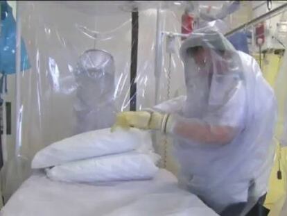 El Carlos III aísla a dos médicos que atendieron a la auxiliar en Alcorcón