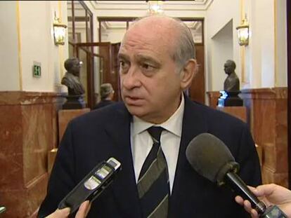 Fernández: “Que me den la dirección y les enviamos a los que saltan la valla”