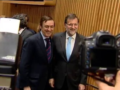 Rafael Hernando y Mariano Rajoy.