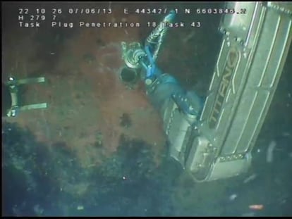 Un robot submarino trabaja en el pecio ruso.