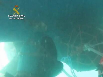 Tres detenidos con 360 kilos de hachís en una jaula adosada a un barco