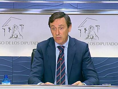 El PP llama “catetos” a Colau y Kichi por vincular el 12-O con un genocidio