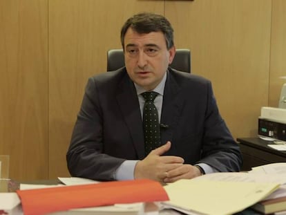 “El encaje de Euskadi se hace con retoques en la Constitución”