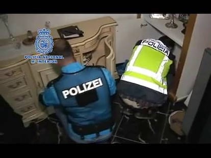 La policía registra una de las viviendas del clan de los Radosavljevic, en 2015.