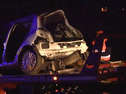 Estado del vehículo en el que murieron cinco jóvenes tras sufrir un accidente, este domingo en Cartagena.