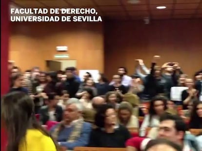 Cien estudiantes impiden en Sevilla un acto crítico con la ley contra la violencia machista