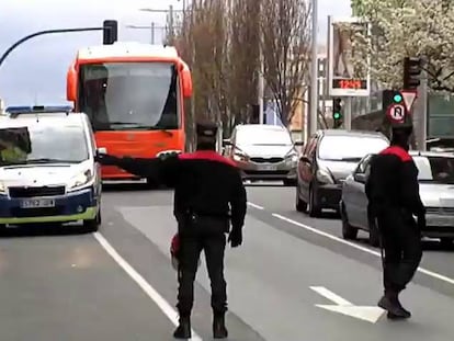 El autobús de Hazte oír atropella a una mujer en Pamplona