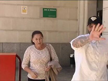 El condenado, al salir de los juzgados de Sevilla.