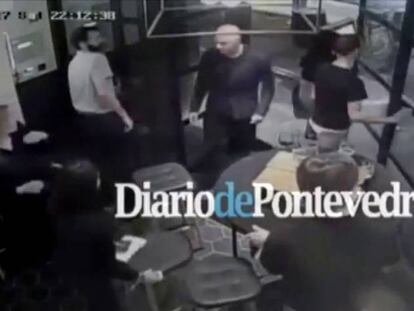 Vídeo: Sergio Fariña evita que los terroristas entren a su bar.