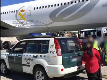 La policía turca entrega a dos españolas casadas con yihadistas