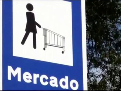 El Ayuntamiento de Sevilla le quita la falda a los carteles