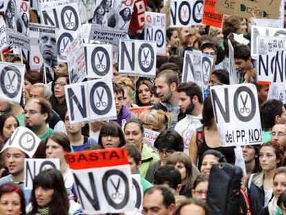 Miles de personas marchan en Madrid contra los recortes en Educación