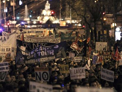 Cientos de jóvenes en la manifestación en Madrid. Kiko Huesca (EFE) / ATLAS