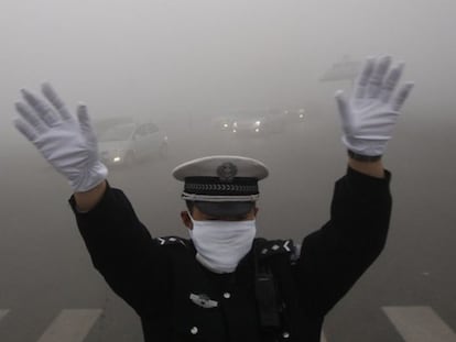 Una densa niebla tóxica paraliza varias ciudades en el noreste de China