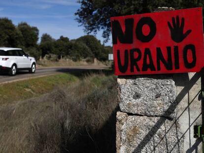 Carteles en contra de la mina en la zona de Retortillo.