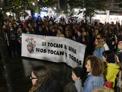 Participantes del encuentro feminista de Gijón este sábado en una protesta contra los asesinatos machistas / En vídeo, las mujeres que organizaron la huelga del 8M EPV