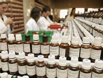 Productos homeopáticos en una tienda. En vídeo, ¿Funciona algo de la homeopatía?