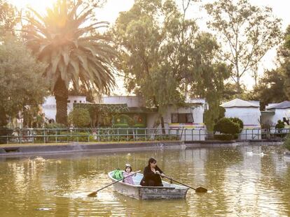 El lago del Parque del Pueblo de Nezahualcóyotl, al atardecer.