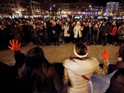 Homenaje en Pamplona a Laura Luelmo, la noche del miércoles. En vídeo, Montoya pudo limpiar la vivienda con lejía para borrar los restos biológicos de Laura Luelmo.