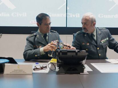 El coronel Ezequiel Romero, jefe de la comandancia de la Guardia Civil de Huelva, a la izquierda, y Jesús García, teniente coronel de la Unidad Central Operativa, UCO. EUROPA PRESS / VÍDEO: ATLAS