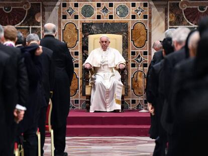 El papa califica el abuso a menores como “uno de los más viles crímenes”