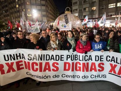 Protesta el pasado jueves por la saturación de las Urgencias en el hospital de Santiago. En vídeo, las quejas de pacientes en hospitales como el de la capital gallega