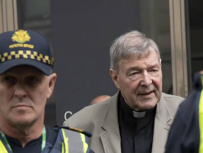 El cardenal George Pell, a su llegada al tribunal en Melbourne este martes. En vídeo, la reacción del presidente de los obispos australianos.