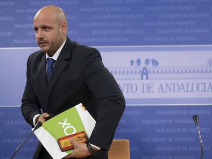 En foto: El portavoz adjunto de Vox en el Parlamento andaluz, Rodrigo Alonso, este miércoles. En vídeo: declaraciones de Antonio Ramírez de Arellano, el delegado de Universidades del PSOE-A.