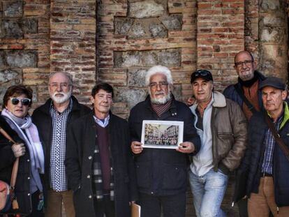 Los fundadores de Teruel Existe. Desde la izquierda: Pilar Goded, Domingo Aula, Miguel Ángel Fortea, Manuel Gimeno, Amado Goded, José Gimeno y Antonio Catalán. En vídeo, la despoblación en Teruel.