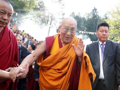 El Dalái Lama, en una imagen tomada a finales de 2018. En vídeo, repaso de la vida del líder tibetano.