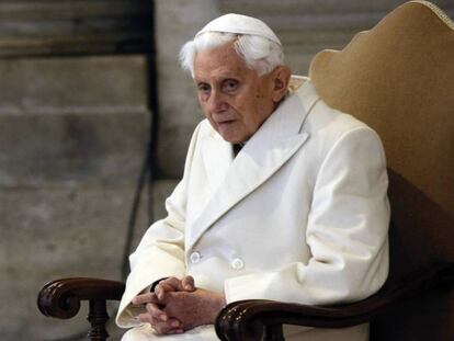 El Papa emérito, Benedicto XVI, en una imagen de 2015. En vídeo, 'Los secretos que se cuentan', el reportaje sobre los abusas en la Iglesia.