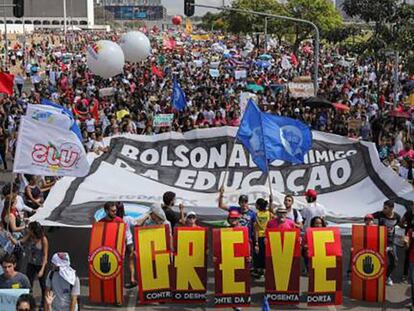 En foto: la manifestación de los estudiantes en Brasilia este miércoles. En vídeo: imágenes de la concentración y declaraciones de estudiantes que acudieron a la manifestación.