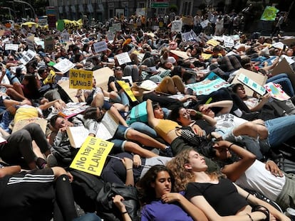 Protesta frente al Congreso de los Diputados, en Madrid, contra el cambio climático.