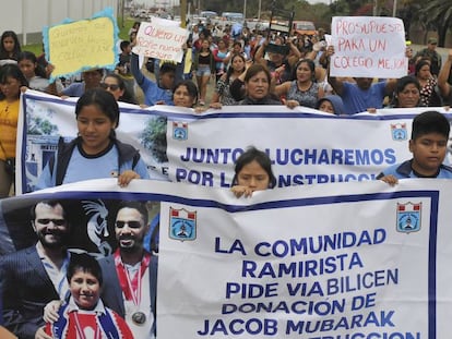 Mobilização na segunda-feira na cidade de Moche para exigir das autoridades que permitam a ajuda de um filantropo do Barein.