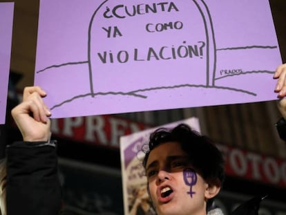Manifestación en Madrid el 5 de diciembre de 2018 contra la decisión judicial de mantener en libertad a los miembros de La Manada. En vídeo, la rebelión popular por el caso.