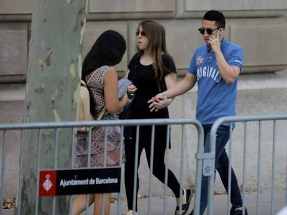 Bryan Andrés, uno de los acusados, en el acceso a la Audiencia de Barcelona. Vídeo: "Lo tuve que hacer. Estaban con las pistolas", dice la víctima de La Manada de Manresa.