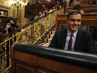 Pedro Sánchez, antes de su intervención inicial en el debate de investidura. En vídeo, Sánchez habla de "machismo criminal" y advierte a quienes quieren "retroceder al pasado".